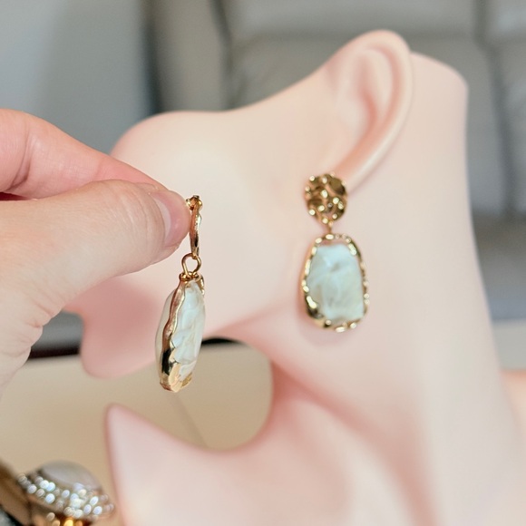 ⚜️ Gold and Créame Stone Drop Earrings - Women's Jewelry - Picture 5 of 8